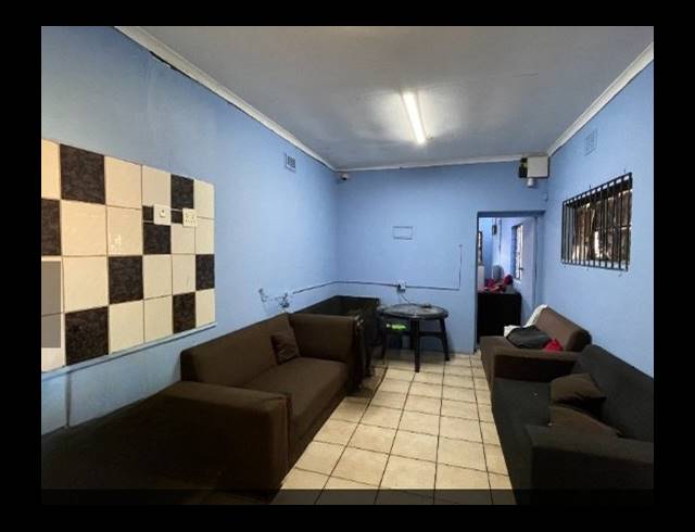 229M² BUSINESS FOR SALE IN BLUFF